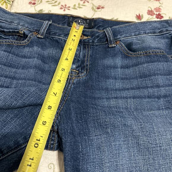 Lucky Brand Jean Shorts Womens 8/29 ( 33 waist) Laguna Short Med Blue Wash Denim - Picture 8 of 10